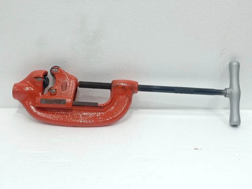 RIDGID 32830 MODEL 3-S MANUAL PIPE CUTTER – 1" TO 3" HEAVY DUTY MADE IN USA - Image 2 of 4