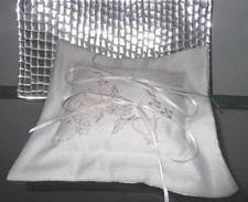 GUIPURE LACE BRIDAL RING CUSHION, ORGANZA DELUSTRED SATIN, BRAND NEW, AUSTRALIAN