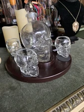 New NIB The Wine Savant Skull Decanter With 4 Shot Glasses Set With Tray