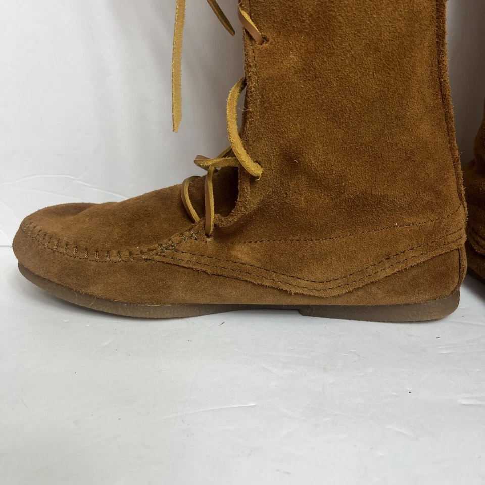 Botas mocassim Minnetonka couro marrom camurça renda joelho alto M 7 /W 8,5 - Imagem 4 de 4