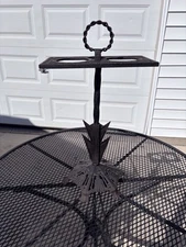 VINTAGE ART DECO ASH TRAY SMOKING STAND CAST IRON ARROW DESIGN