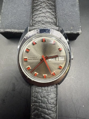 RARE 1972 TIMEX MARLIN DAY DATE RED HANDS AND INDICIES SILVER DIAL RUNS