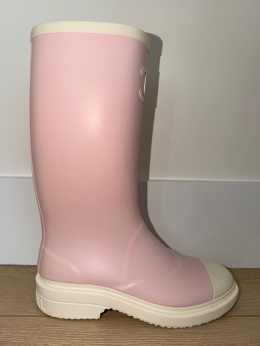 CHANEL 26C レインブーツ　36サイズ Chanel 26C Rose Pink White Caoutchouc CC Logo High Pull On Rubber