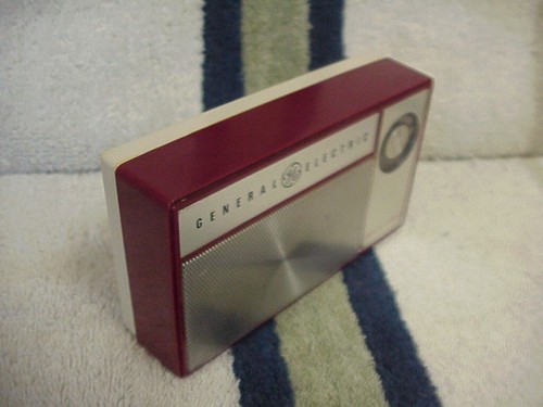 GE P1760 AM Radio Red Recapped Repaired Works Good Vintage - Picture 2 of 14