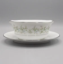 SAVANNAH BY NORITAKE GRAVY BOAT WITH ATTACHED UNDERPLATE EUC