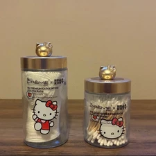 the CRÈME x HELLO KITTY BUNDLE OF 2 GOLD/GLASS EXFOLIATING PADS & COTTON SWABS