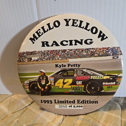 6" #42 KYLE PETTY MELLO YELLOW RACE BUTTON 1993 LE #3089/5,000 (NOT PERFECT) - Picture 6 of 17