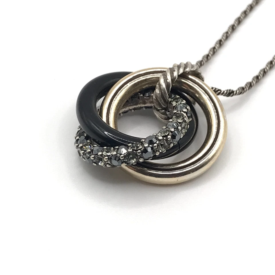 Collar Colgante Brighton Cristal Blanco y Negro Anillos Entrelazados Placa Plata Foto 3 de 4