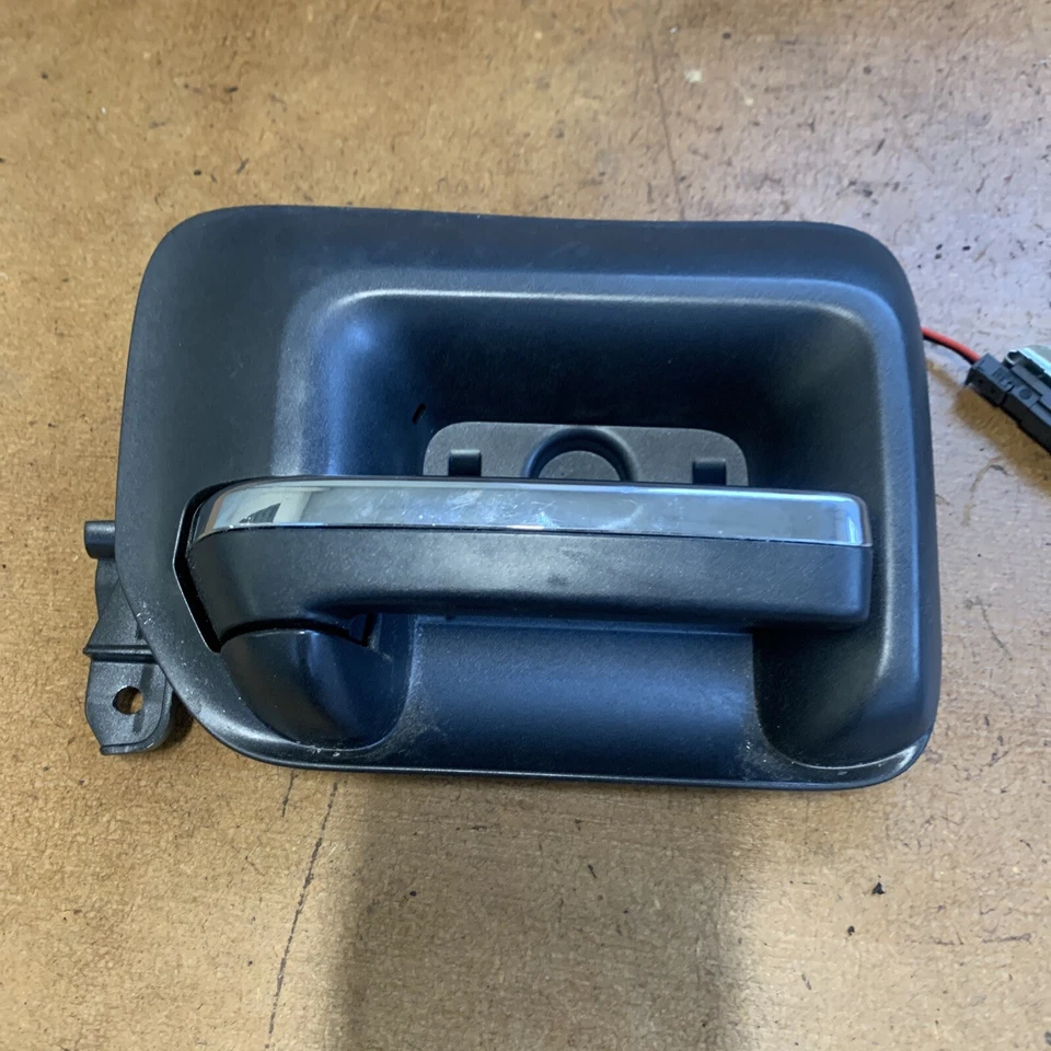 Manija de puerta interior delantera izquierda cromada Silverado Sierra 15-19 23142287 13590556 Foto 2 de 4