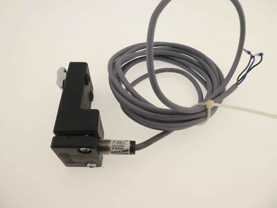 Balluff induktiver Sensor mit Halterung / BES 516-356-B0-C (20-6-14-11)