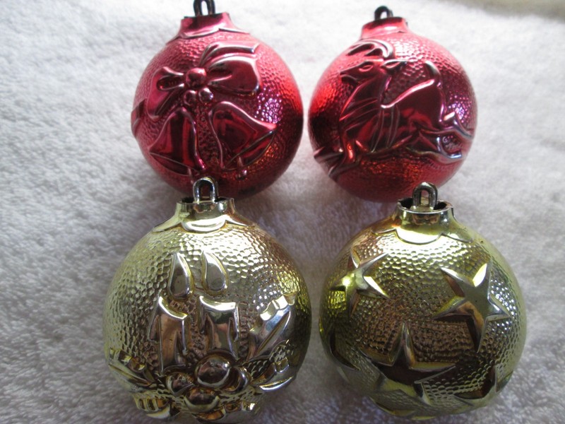 Lot Of 4 Bradford Plastic Round Embossed Christmas Ornaments, 2 1/4 Inches