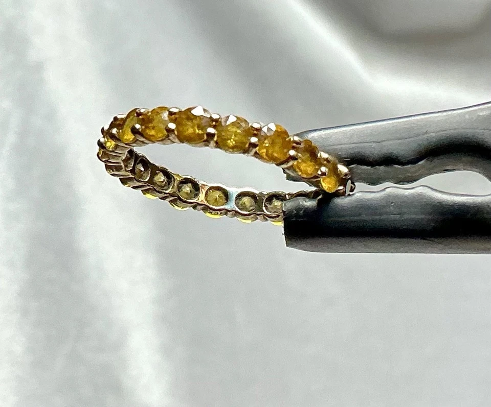 Anillo de eternidad de zafiro amarillo de oro amarillo de 10 quilates talla 7 Foto 3 de 4