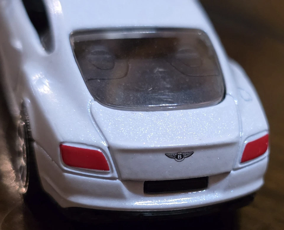 3-дюймовый Bentley Continetial масштаб 1:64 GT v8 S Majorette белый автомобиль открывающиеся двери - Изображение 4 из 4