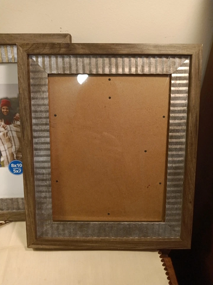 Mainstays Rustic Farmhouse 相框,2 件套,灰色木材和金属,8x10 — 第 2/4 张图片