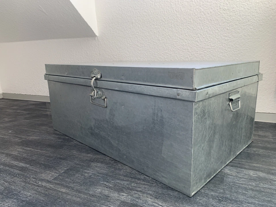 Metall Truhe mit Verschluss in der Farbe Silber mit Muster - Bild 3 von 4