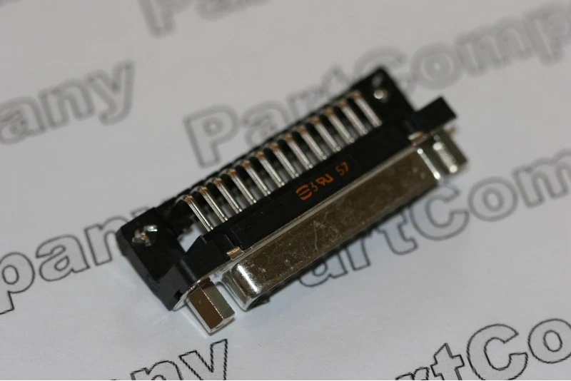 09 66 352 7613 Harting D Sub Socket R/A PCB Mounting 25 Way - Image 2 of 3