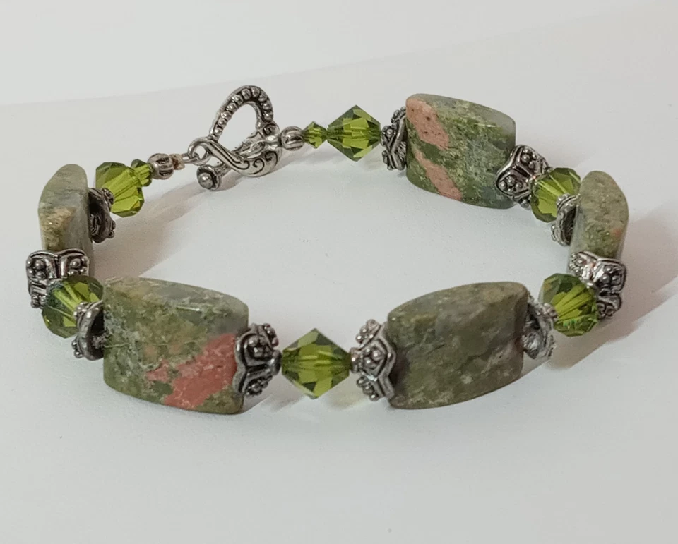 Pulsera Unakita Y Cristal Verde Cuentas Tono Plata Corazón Cierre Palanca 7" Foto 2 de 4