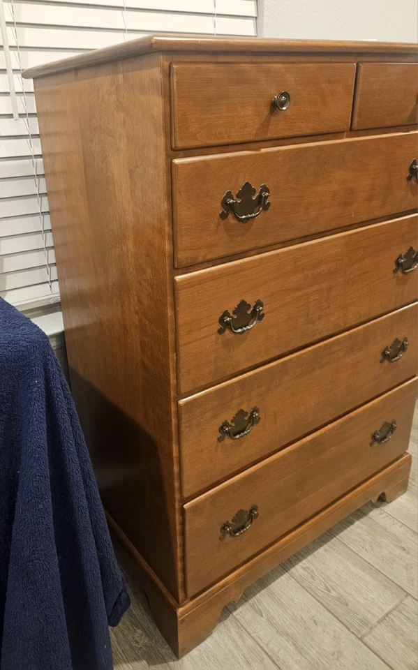 Cajonera ETHAN ALLEN Reliquia Nuez moscada Arce Colonial Temprano Americana 31"... Foto 3 de 4