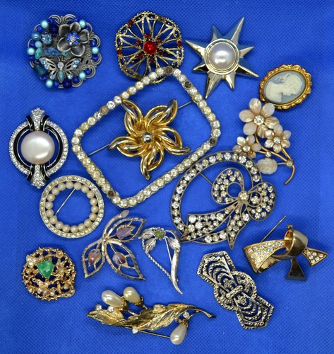 Lote de 16 broches de bisutería retro vintage, pedrería de metal perlas de vidrio - Imagen 2 de 12