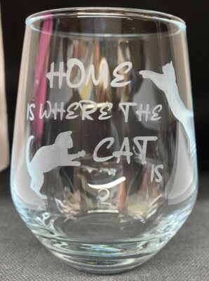 Weinglas ohne Stiel/Stiel - Home Is Where the Cat is - personalisiert