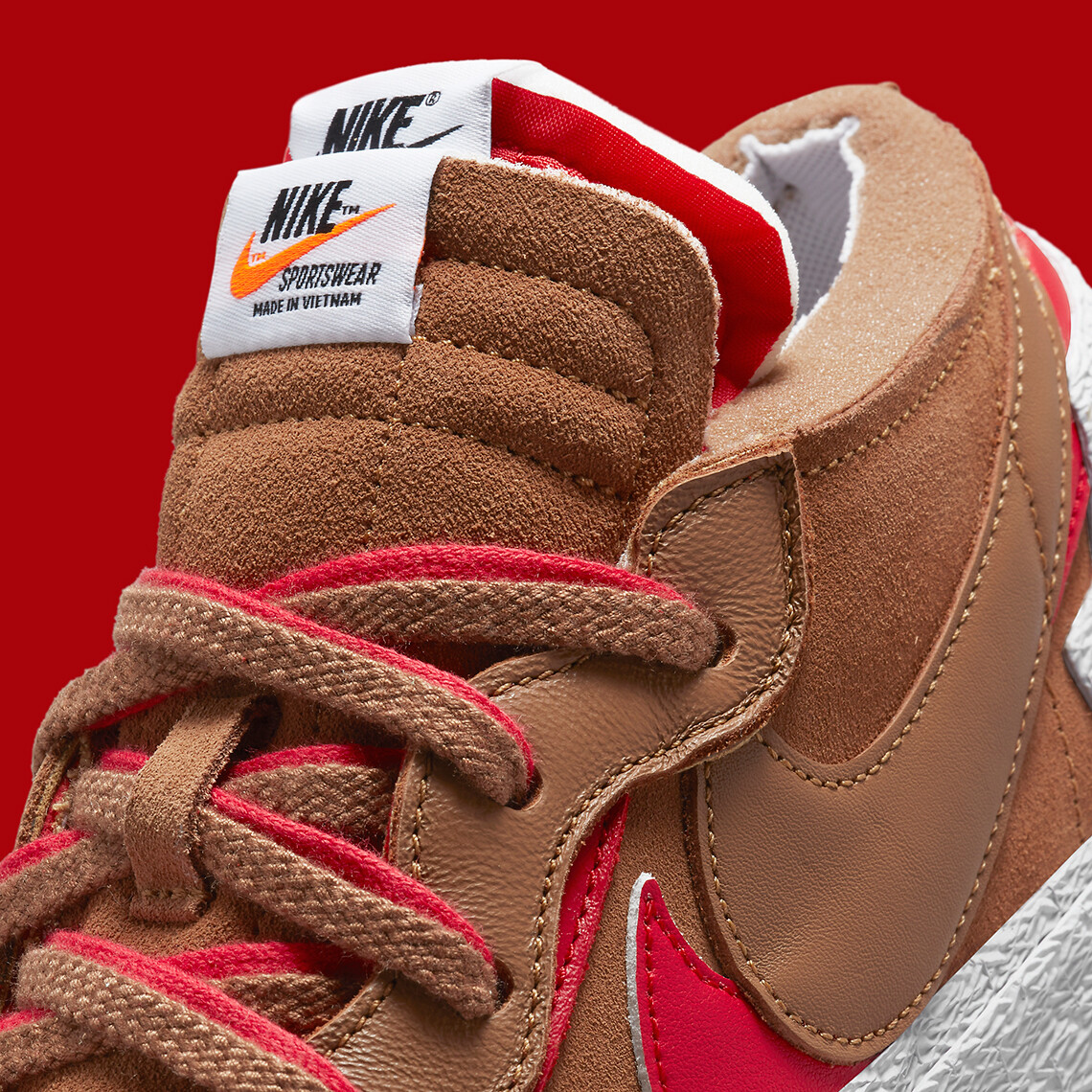 ★NIKE ｘ SACAI★コラボ★BLAZER LOW \"BRITISH TAN\"★追跡可 Release Details: The sacai x Nike Blazer Low 'British Tan