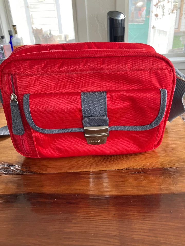 Nikon 11861 1 Series Digital Camera Case (Red) for J1, J2, J3, S1, V1, V2, AW1 - Image 2 of 4