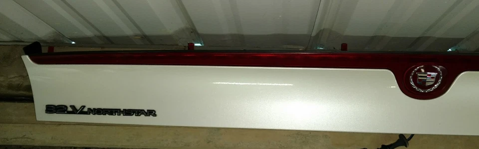 CADILLAC SEVILLA TERCERA LUZ DE FRENO Y PANEL DE AJUSTE DE CARROCERÍA OEM 2000-2005 Foto 3 de 4