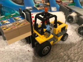 LEGO City Cargo Terminal 60022 99.9% COMPLETE all Minifigs & Instructions