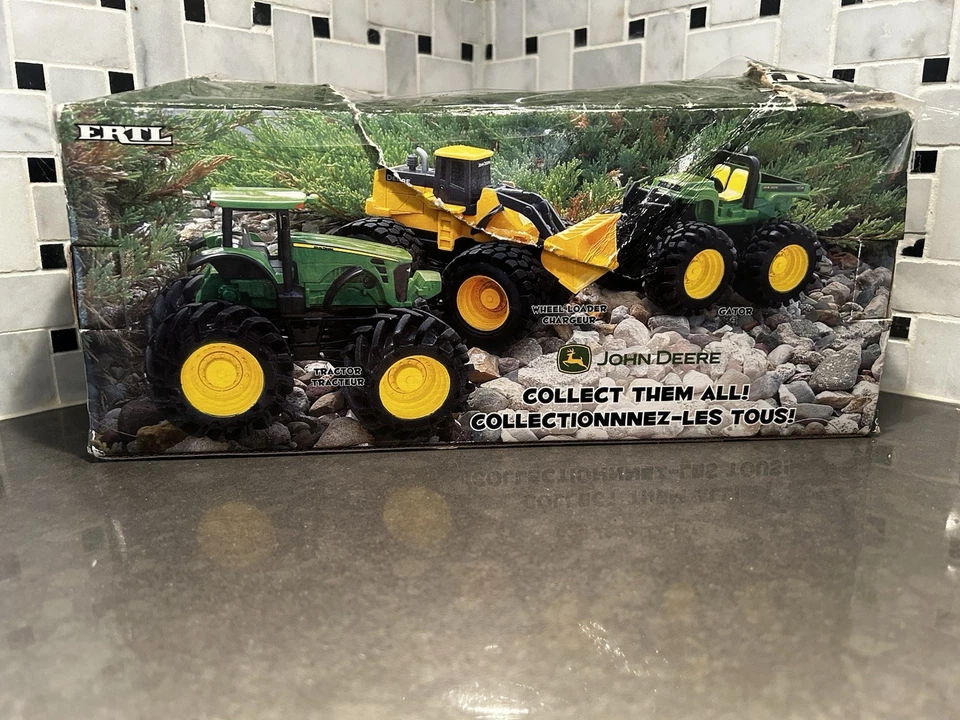 Nuevo en caja #37563T Ertl John Deere Monster Treads paquete de 2 ~ 2007 fundido a presión Foto 2 de 4