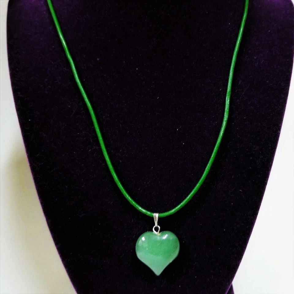 Verde Forma Cuore Originale Giada Ciondolo + Pelle Cavo, Color Argento Collana - Immagine 2 di 3