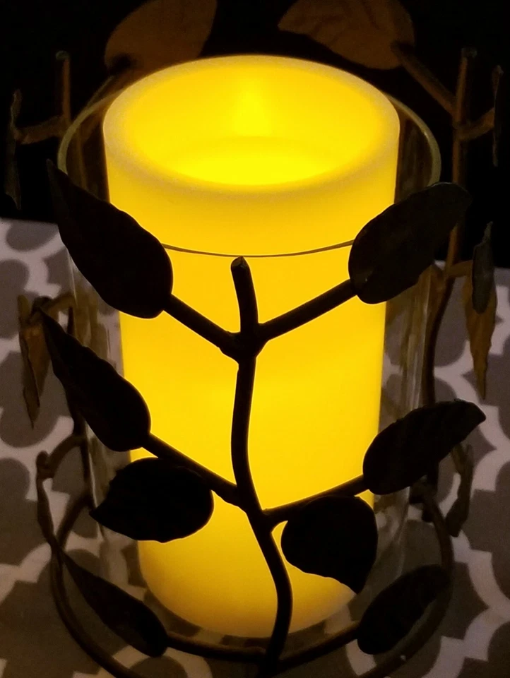 Candelabro de cilindro de metal con inserto de vidrio {ideal para velas sin llama) usado en excelente estado Foto 2 de 4