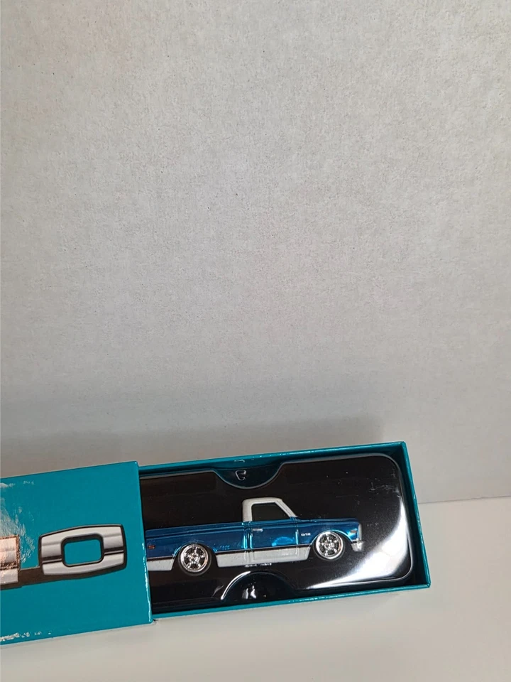 Camioneta pick-up Chevy C/10 Hot Wheels RLC 69 platón corto Aqua número bajo 1739/15000 Foto 2 de 4