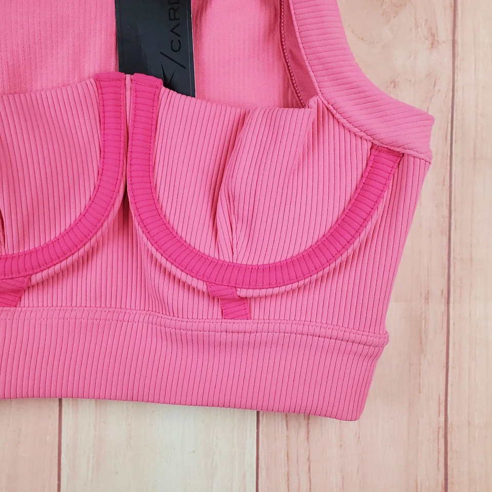 Blusa Reebok Cardi B feminina média rosa elástica recorte com nervuras corrida atlética - Imagem 3 de 4