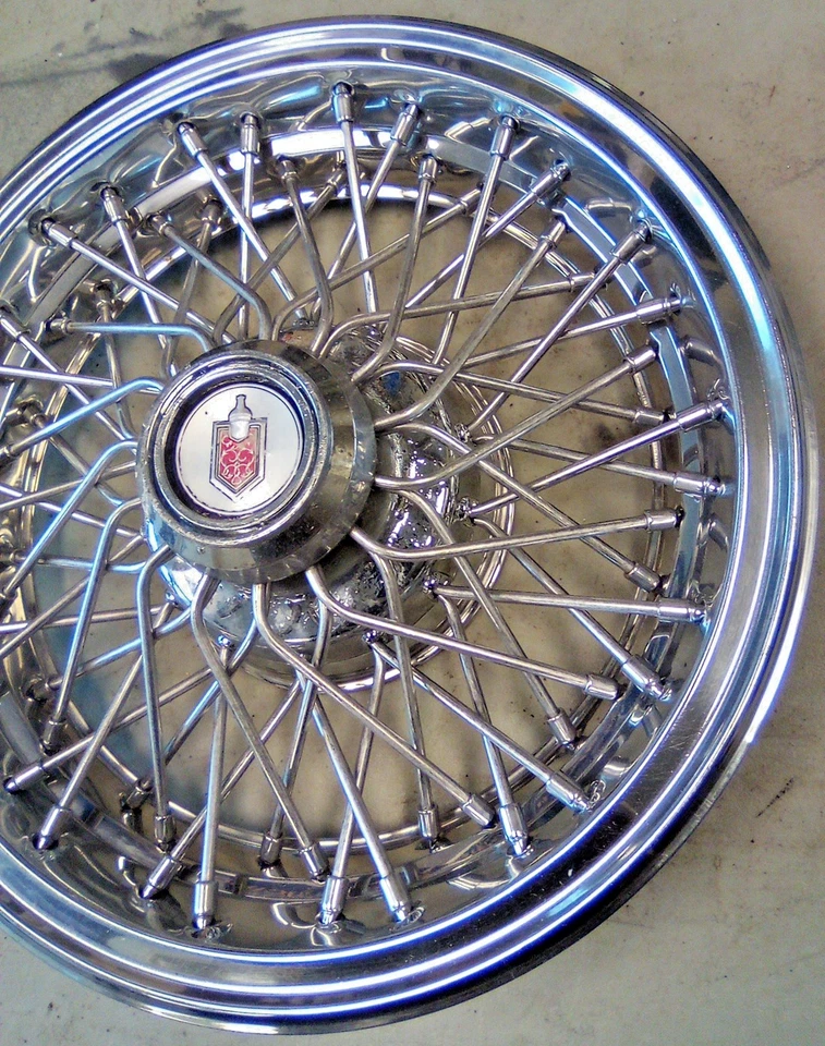 Chevrolet Monte Carlo LS 1984 tapacubos original tapacubos de rueda #2 LOC-104DG Foto 4 de 4