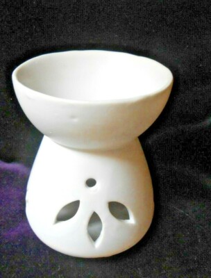 Decorative fragrance lamp - aroma lamp - fragrance oil - ceramic tea light - white