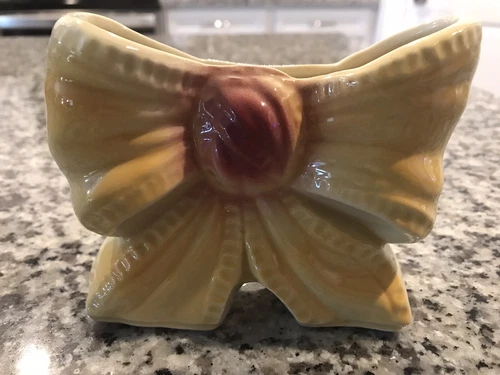 Shawnee Bow Shaped Wall Pocket Planter Made In USA #434 Ceramic