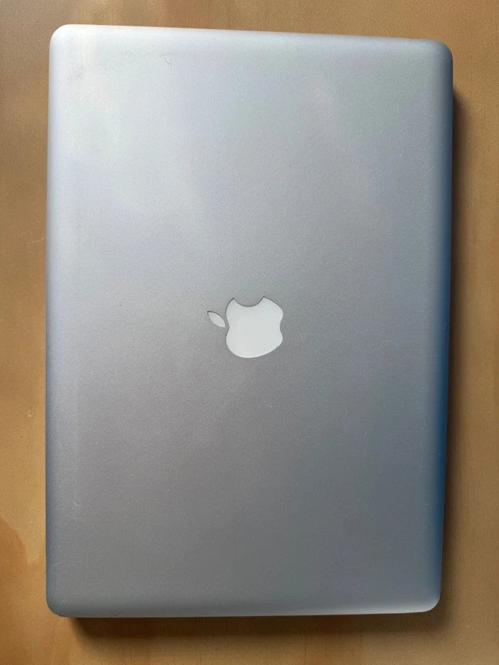 Apple MacBook Pro 15" Late 2011 - Intel i7 2.5GHz - 8GB RAM - 500GB SSD - DVD HD - Image 3 of 4