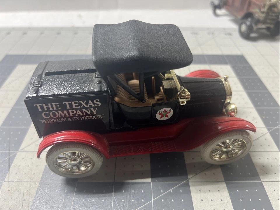 Banco de monedas de juguete para camión The Texas Company con réplica de llave Ford 1918 modelo T #2888 ERTL Foto 3 de 4
