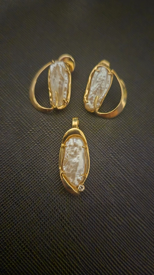 Baroque pearl earrings and pendant set in 14k gold - Image 2 of 4