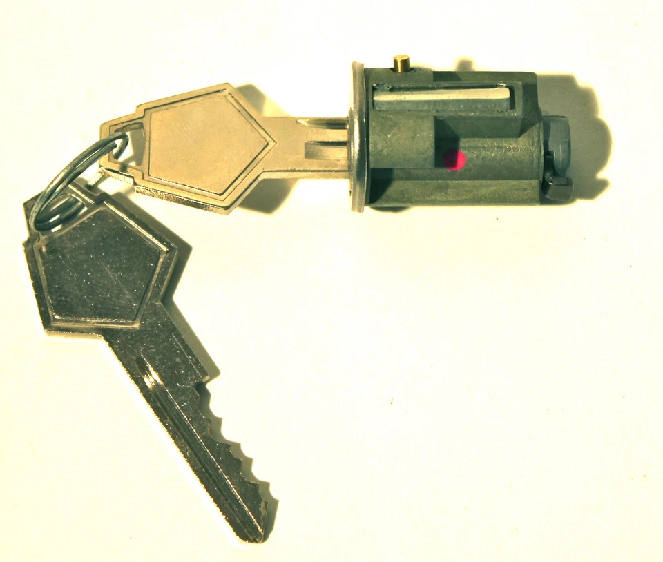 Цилиндр замка зажигания для 1935-1962 DeSoto с двумя ключами. - Изображение 2 из 3