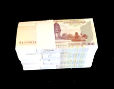 500 PCS X Cambodia 100 Riels, 2001, P-53, UNCIRCULATED 1/2 Brick