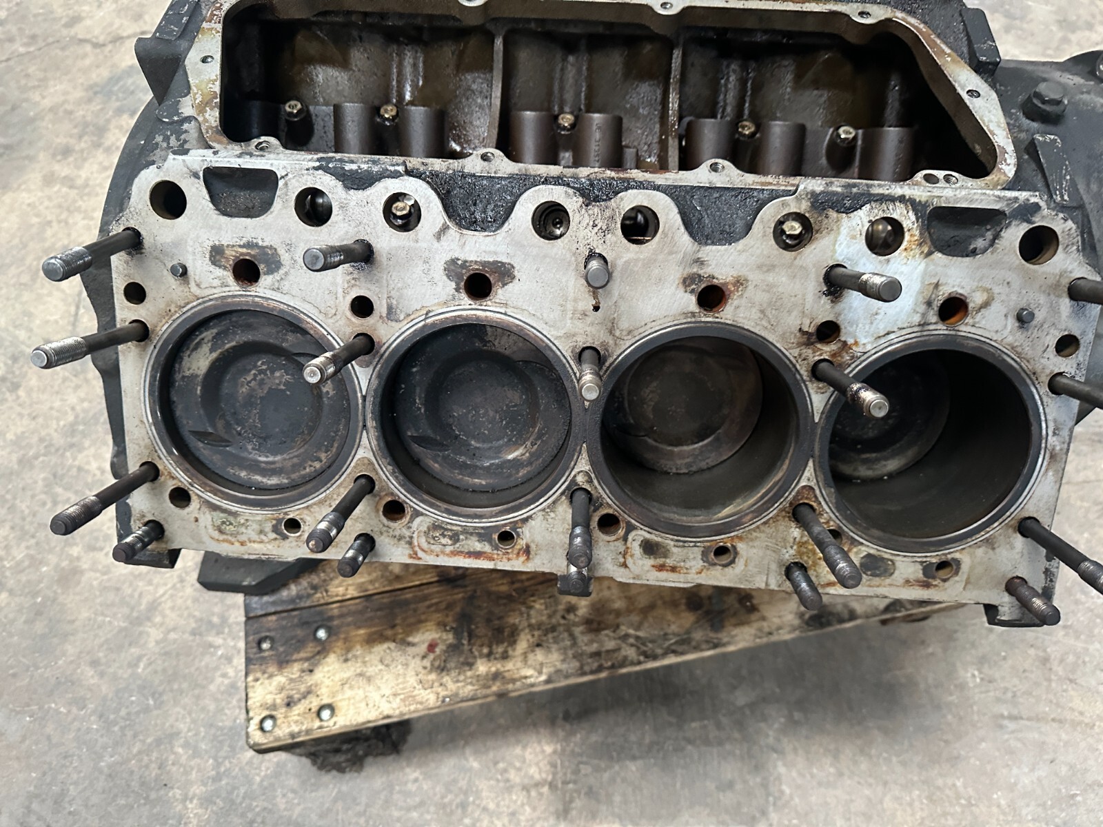 Bentley Brooklands 1994 6.8L V8 Engine Motor Block With Crank Piston OEM