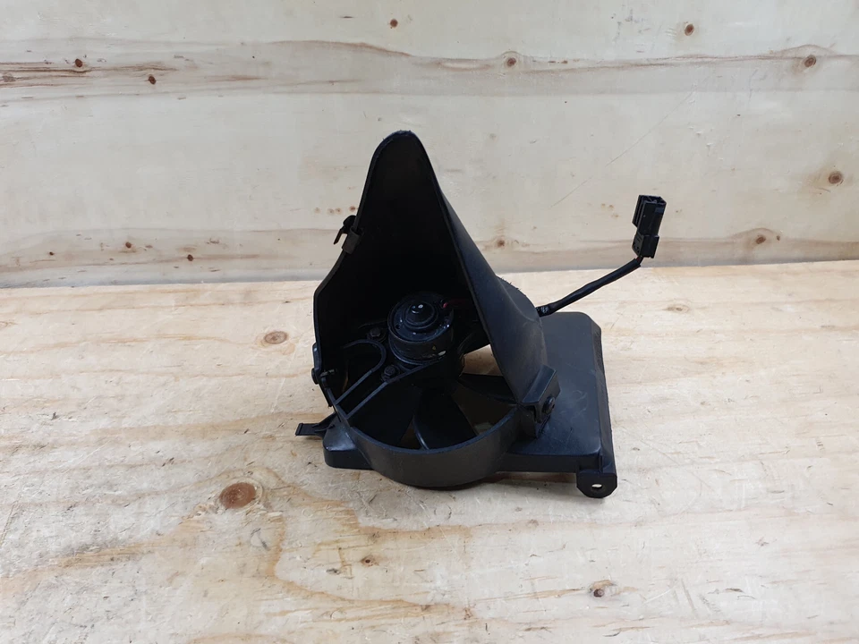 BMW K1200GT 2005 ABS LADO DERECHO VENTILADOR DE REFRIGERACIÓN Y CONDUCTO DE FLUJO DE AIRE Foto 2 de 4