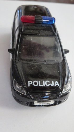 Burago 1/43 Diecast Ford Focus Polish Police car "Policija" - Picture 3 of 5