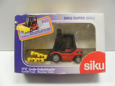Siku Super Serie Forklift Truck and 2 Pallets #1717 Linde-Gabelstapler