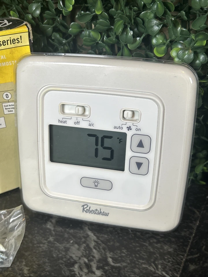 RobertShaw • 8400-1 数字恒温器 1 热冷 • 加热冷却开箱 — 第 3/4 张图片