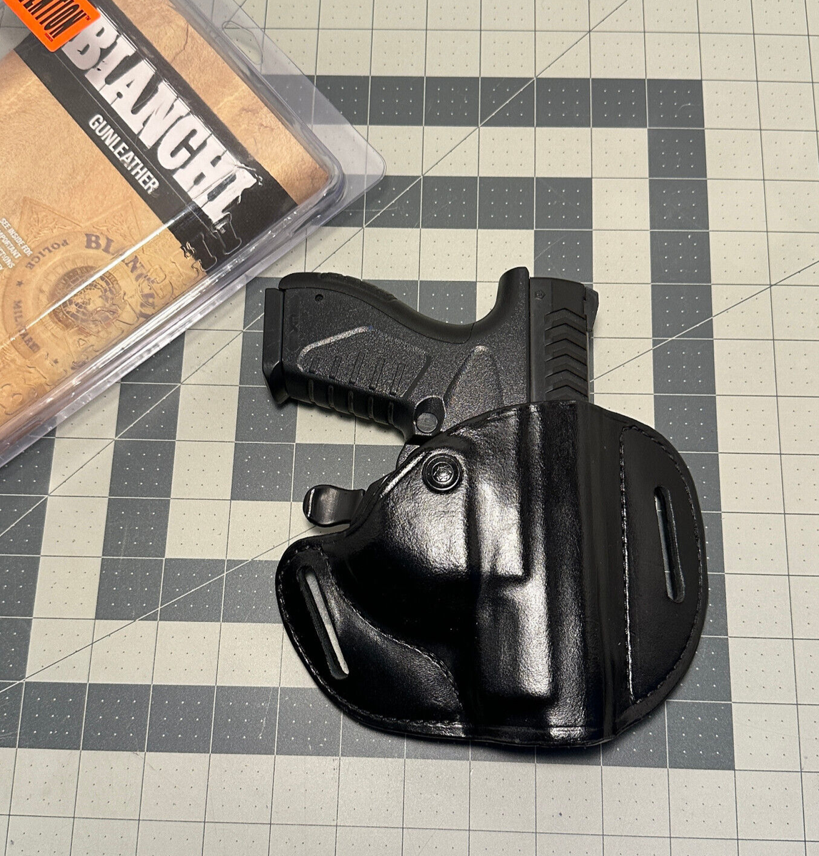 Bianchi 82 Carrylok OWB RH 23238 Leather, Size: 14B Holster