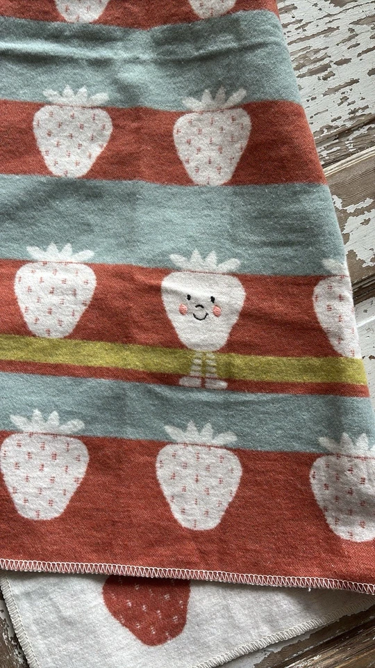 Manta para bebé David Fussenegger fresas reversible suave Foto 4 de 4