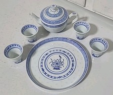 Chinese Rice Grain Pattern Tea Set Porcelain 4 Cups Serving Tray and Teapot.