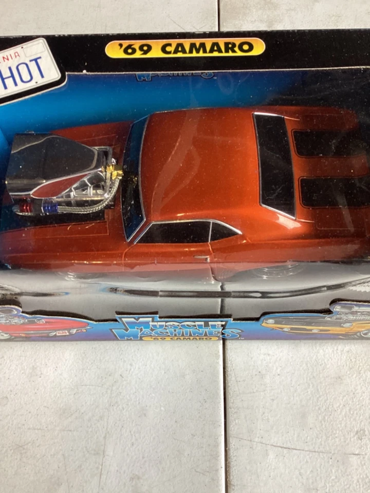 Muscle Machines 1969 Chevrolet Camaro Z28 1:18 Scale Diecast Car Orange NIB - Image 2 of 4